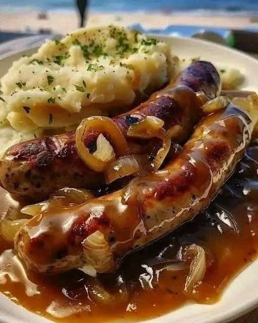 Bangers & Mash (Sausage with Onion Gravy)
