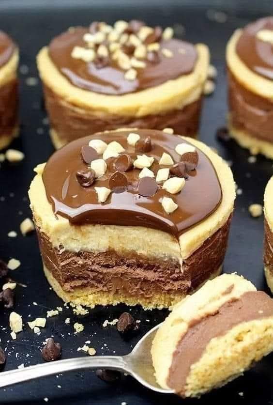 No Bake Chocolate Peanut Butter Mini Cheesecake