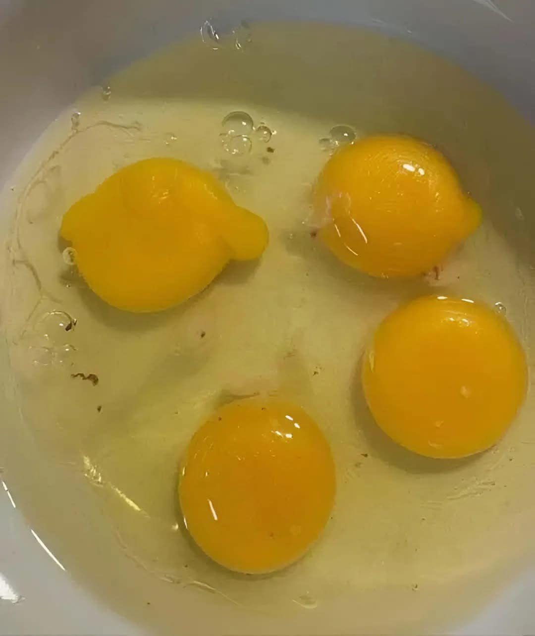 Should We Eat Eggs With BL00D Spots